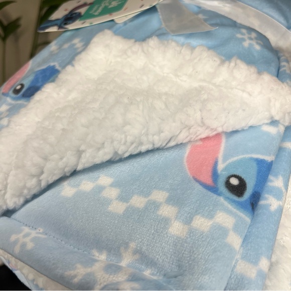 NEW Disney Christmas Stitch Baby Blanket - Picture 3 of 4